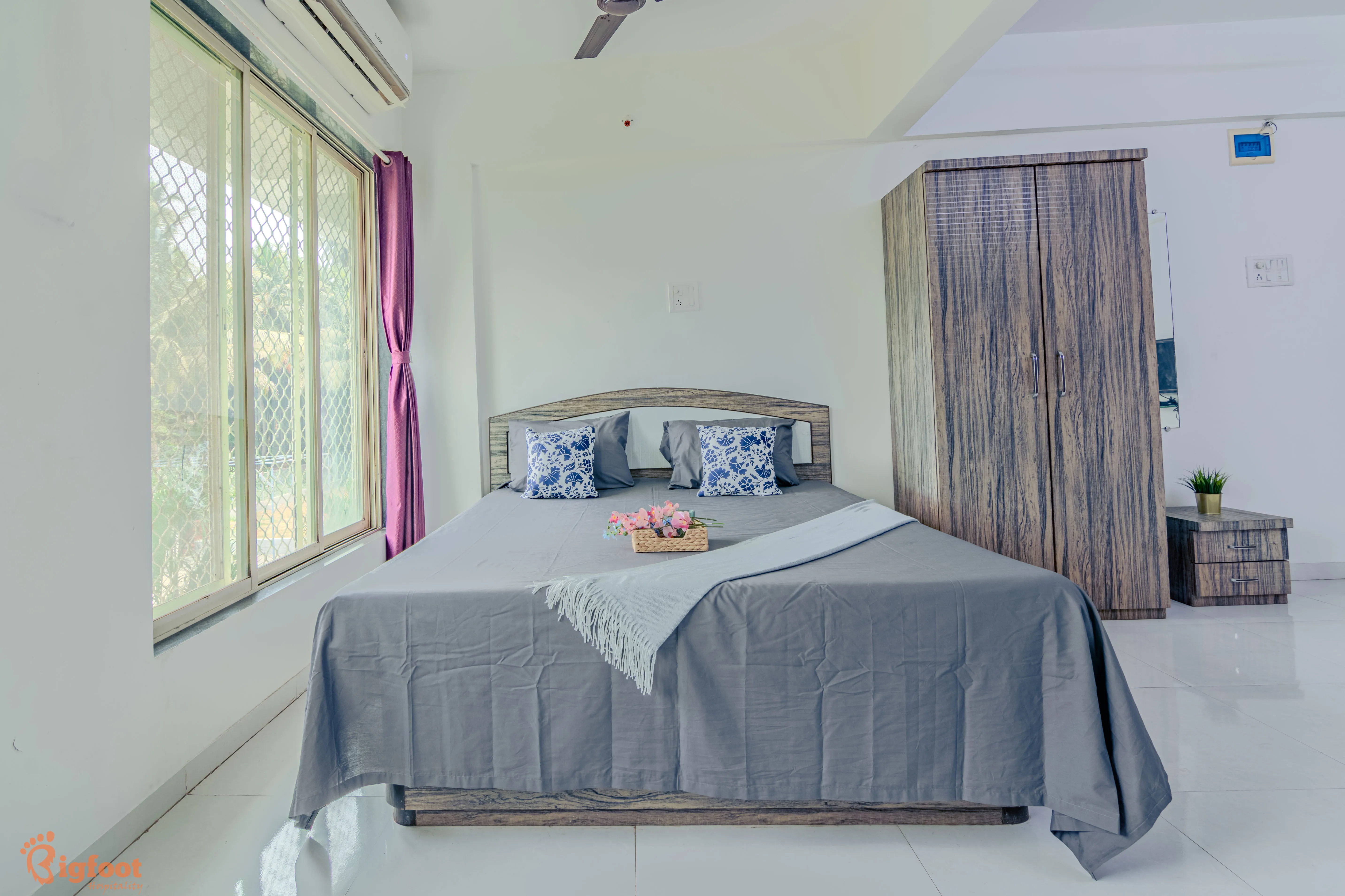 Deluxe Room bed at The Bliss Palm